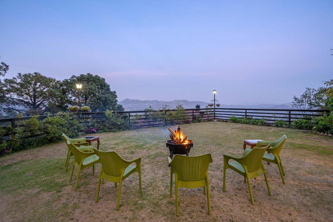 Stayvista At Floradale W Jacuzzi & Wood-Fire Pizza Kasauli Exterior photo