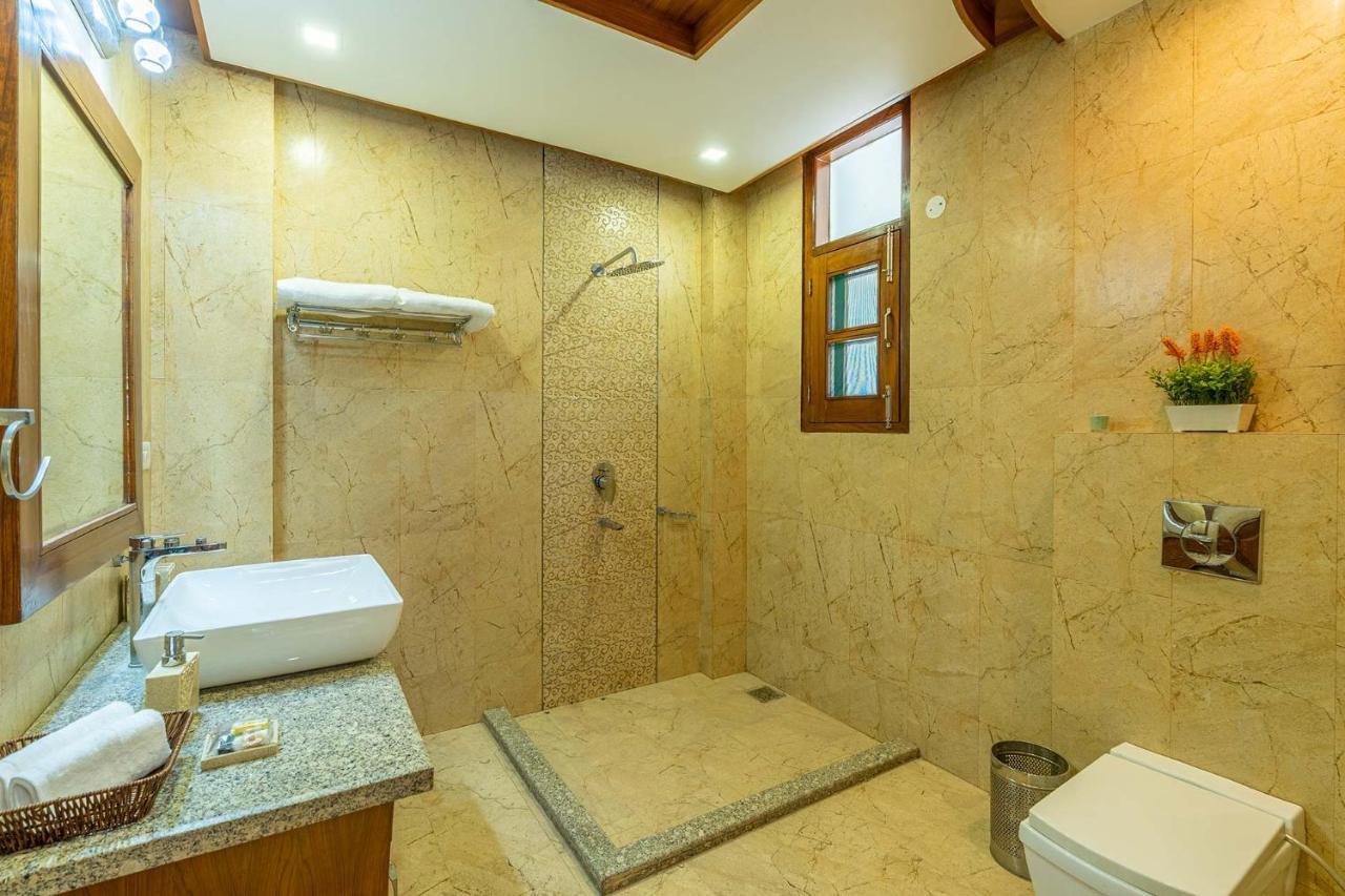Stayvista At Floradale W Jacuzzi & Wood-Fire Pizza Kasauli Exterior photo
